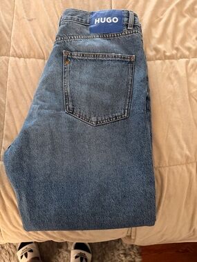 HUGO Men's Relaxed Light Blue Denim Jeans